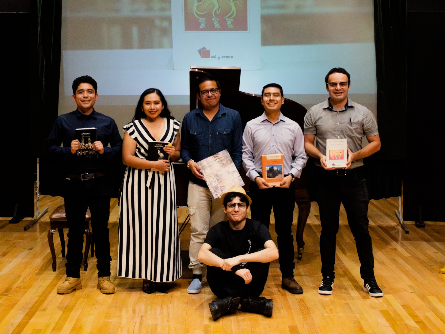 (de izq. a der.) Ulises Gómez, Anahí Mendoza, Antonio Enríquez, Jerson Jaimes y (centro) Ricardo Herrera.